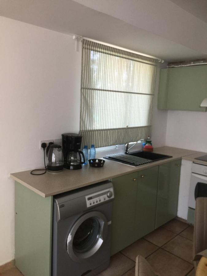 Vangelios Apartments Пафос Экстерьер фото