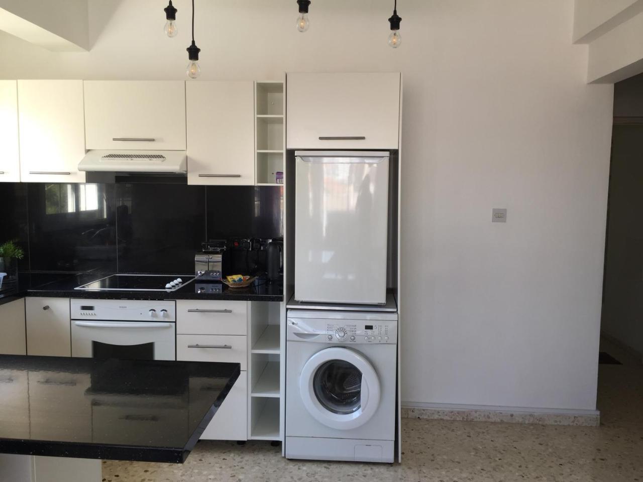 Vangelios Apartments Пафос Экстерьер фото